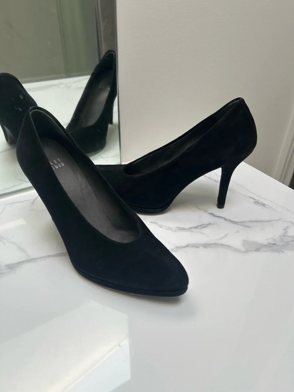 Stuart Weitzman Black Suede Pointed Toe Pumps size 6M - Picture 1 of 9